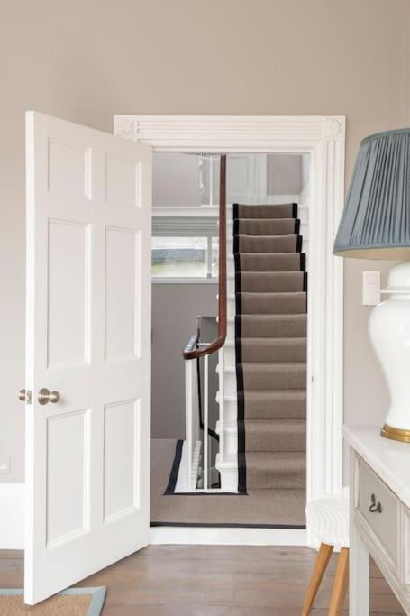Villa Dunsford House - Elegant Townhouse With Parking Bath Exterior foto